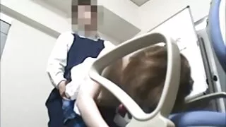 Нахабний сусід пішов за сіллю і трахнув домогосподарку в позі раком секс и еротика