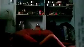 Плоска брюнетка трахкає на ліжку домашняя еротика зі своїм коханцем