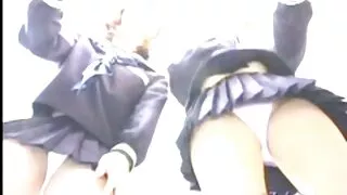 Сексуальна дівчина знімає труси і порно еротика відео дає чоловікові
