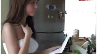 Стурбована відео еротика молода жінка трахкає з сусідом