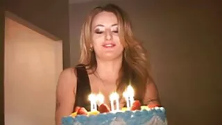 Дівчина в окулярах дала собі трах в руская еротика видео свіжу кицьку